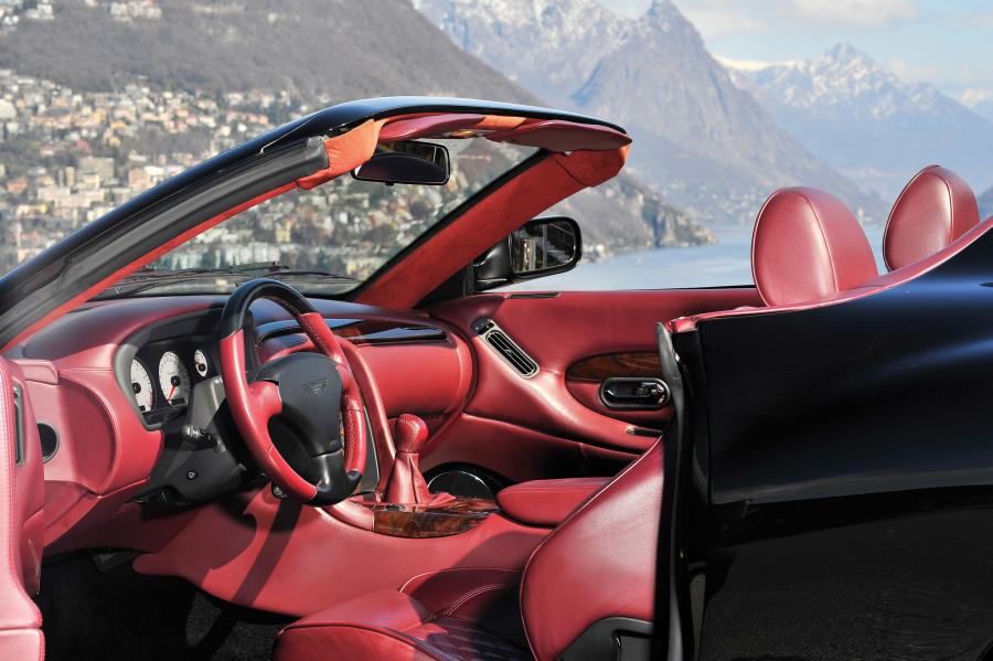 Интерьер Aston Martin DB AR1 Zagato 2003 года  (WW) (фото 4 из 10)